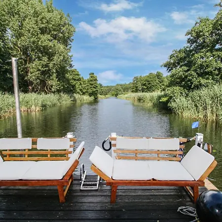 Ботель Stunning Ship In Havelsee Ot Kuetzkow