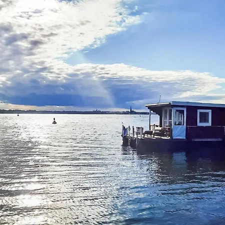 Stunning Ship In Havelsee Ot Kuetzkow بوتيل