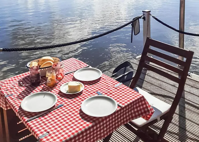 Bateau-hôtel Stunning Ship In Havelsee Ot Kuetzkow Fohrde