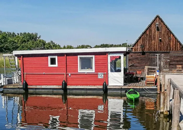 Stunning Ship In Havelsee Ot Kuetzkow بوتيل