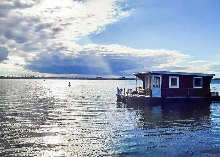 Stunning Ship In Havelsee Ot Kuetzkow Bateau-hôtel