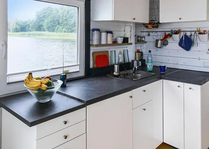 بوتيل Stunning Ship In Havelsee Ot Kuetzkow Fohrde